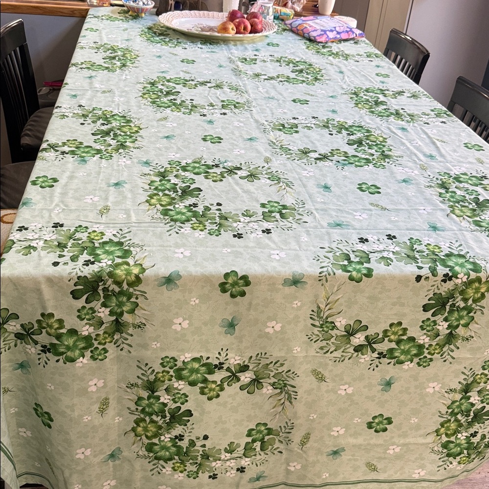 Green Clover Tablecloth - Picture 6 of 6